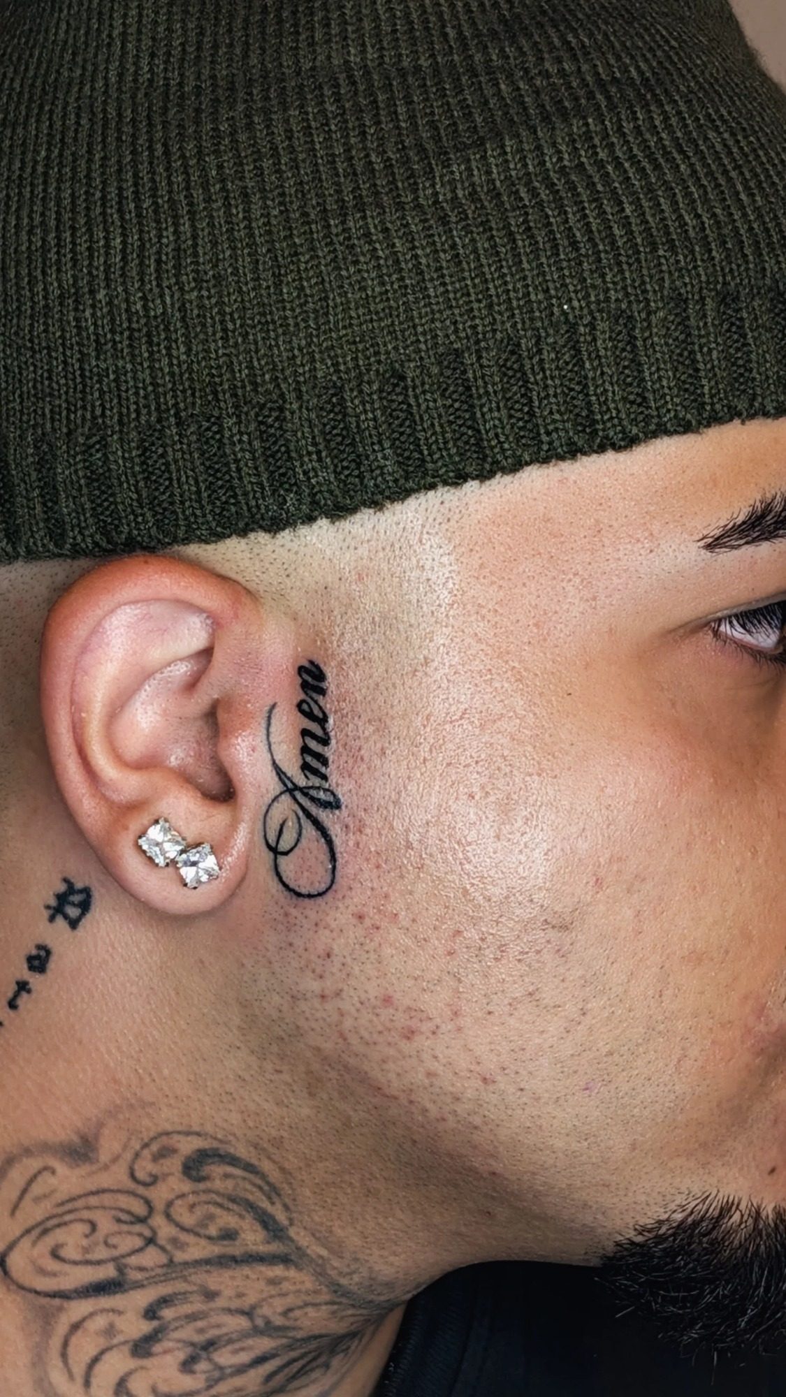 Die tiefe Bedeutung des „Amen“-Tattoos: Ein Symbol für Glauben und Neuanfang